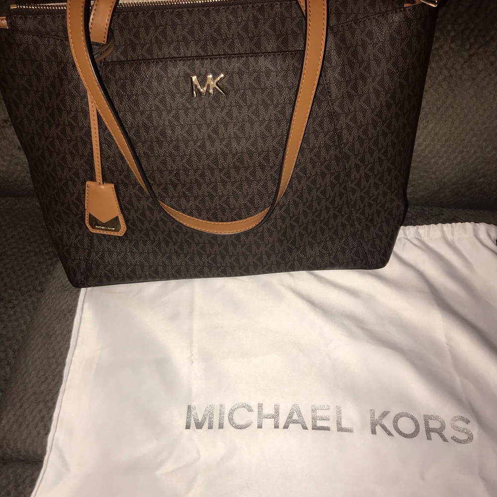 Michael Kors Maddie EW Tote.